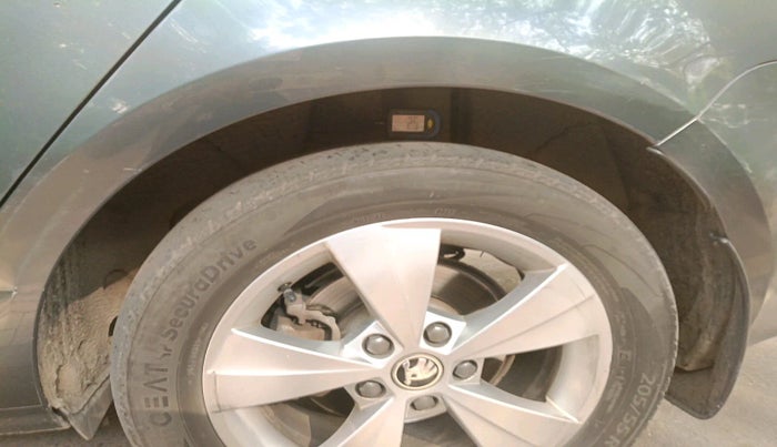 2019 Skoda Octavia STYLE 1.8 TSI AT, Petrol, Automatic, 1,39,851 km, tyre