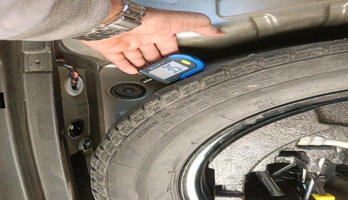 2019 Skoda Octavia STYLE 1.8 TSI AT, Petrol, Automatic, 1,39,851 km, tyre