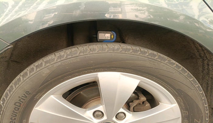 2019 Skoda Octavia STYLE 1.8 TSI AT, Petrol, Automatic, 1,39,851 km, tyre