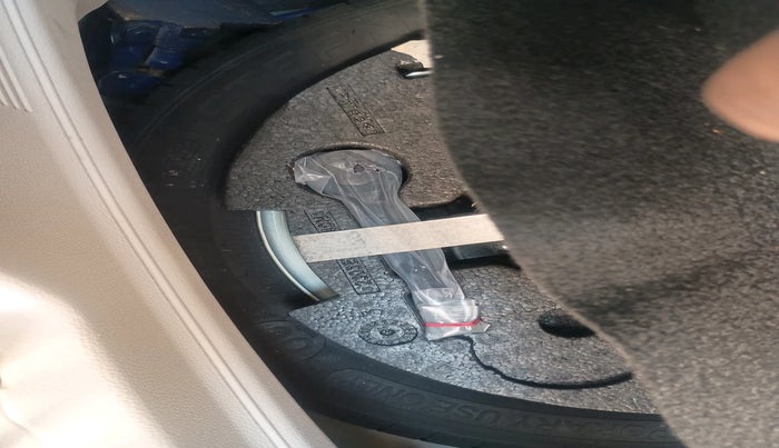 2024 Mahindra XUV 3XO AX5L 1.2 TGDi AT, Petrol, Automatic, 4,101 km, tyre