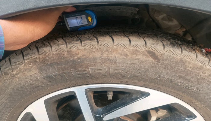 2024 Mahindra XUV 3XO AX5L 1.2 TGDi AT, Petrol, Automatic, 4,101 km, tyre