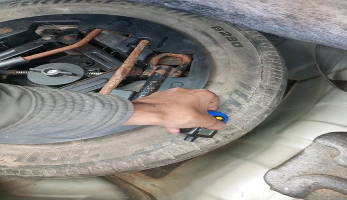 2016 Mahindra Kuv100 K4 PLUS 6 STR, Petrol, Manual, 47,505 km, tyre