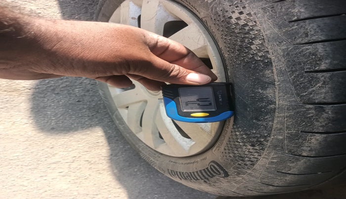 2013 Volkswagen Polo COMFORTLINE 1.2L PETROL, Petrol, Manual, 1,01,341 km, tyre