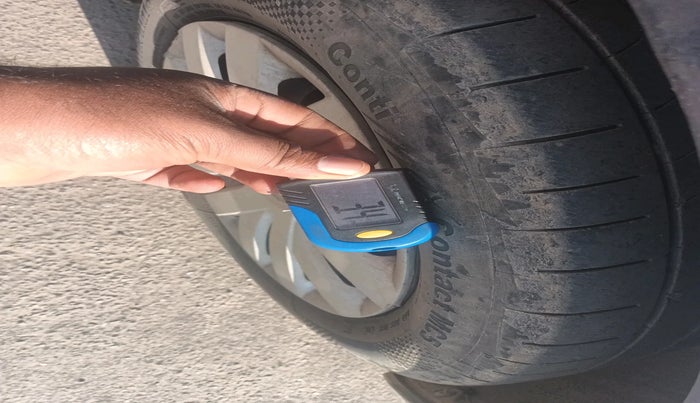 2013 Volkswagen Polo COMFORTLINE 1.2L PETROL, Petrol, Manual, 1,01,341 km, tyre