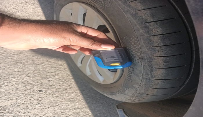 2013 Volkswagen Polo COMFORTLINE 1.2L PETROL, Petrol, Manual, 1,01,341 km, tyre