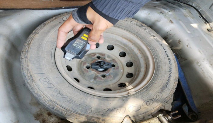 2012 Hyundai Eon D-LITE+, Petrol, Manual, 64,645 km, tyre