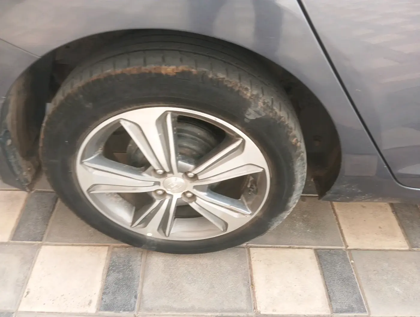 2017 Hyundai Verna 1.6 VTVT SX (O) AT, Petrol, Automatic, 80,000 km, tyre