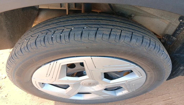 2025 Tata NEXON SMART PLUS S 1.2 REVOTRON, Petrol, Manual, 5,467 km, tyre