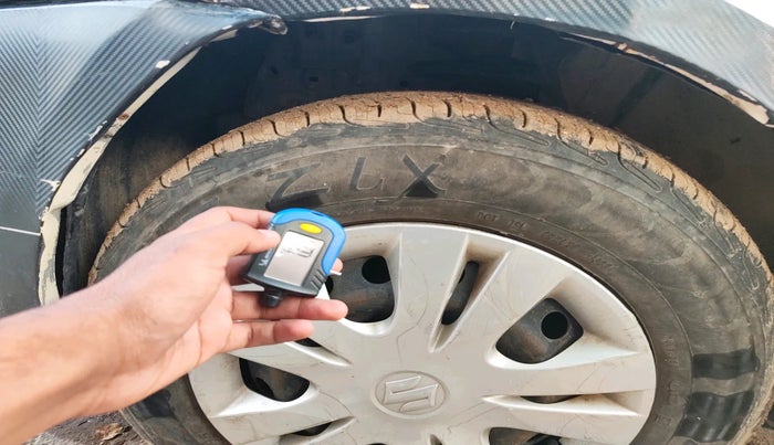 2016 Toyota Etios Liva G, Petrol, Manual, 1,41,976 km, tyre