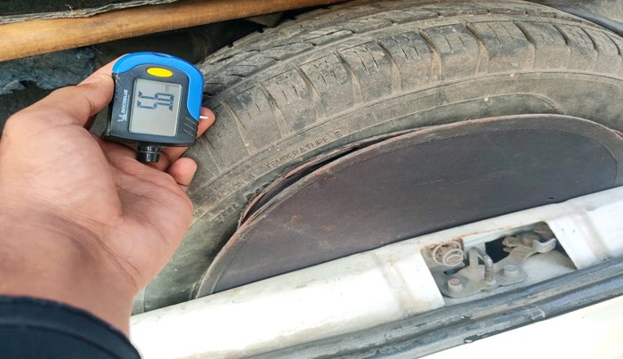 2016 Toyota Etios Liva G, Petrol, Manual, 1,41,976 km, tyre