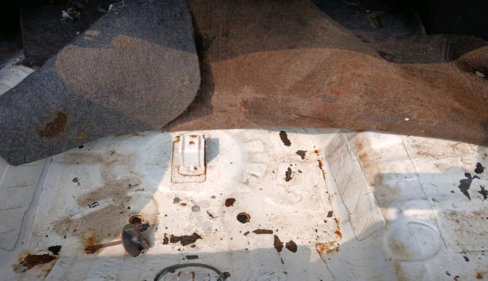 2010 Tata Indigo V BS-III, Diesel, Manual, 1,01,688 km, tyre