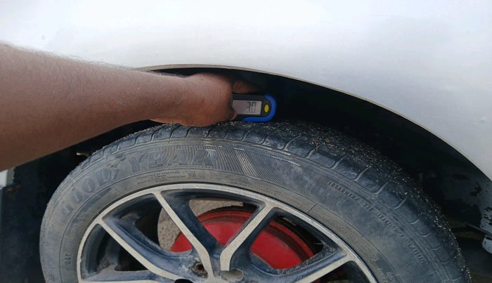 2010 Tata Indigo V BS-III, Diesel, Manual, 1,01,688 km, tyre