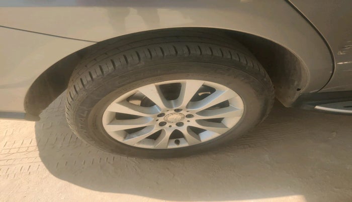 2013 Mercedes Benz GL Class 3.0 GRAND EDITION LUXURY, Diesel, Automatic, 1,42,629 km, tyre