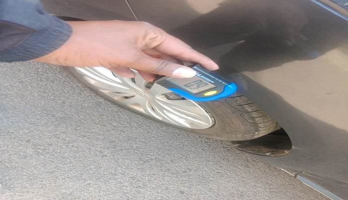 2013 Maruti Ertiga VXI, Petrol, Manual, 1,19,192 km, tyre