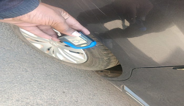 2013 Maruti Ertiga VXI, Petrol, Manual, 1,19,192 km, tyre