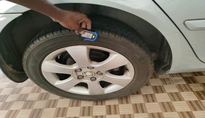 2010 Skoda Laura ELEGANCE 1.9 TDI MT, Diesel, Manual, 1,54,878 km, tyre