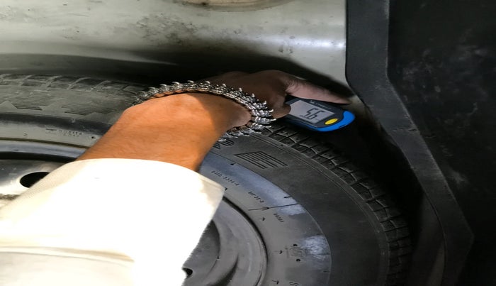 2012 Maruti Swift VDI, Diesel, Manual, 1,05,683 km, tyre