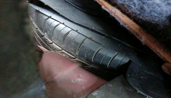 2018 Mahindra KUV 100 NXT K2 P 6 STR, Petrol, Manual, 85,843 km, tyre