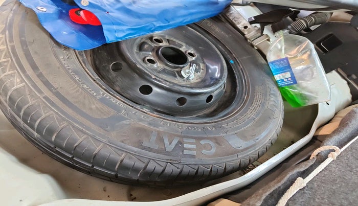 2022 Maruti Alto LXI OPT CNG, Petrol, Manual, 60,172 km, tyre