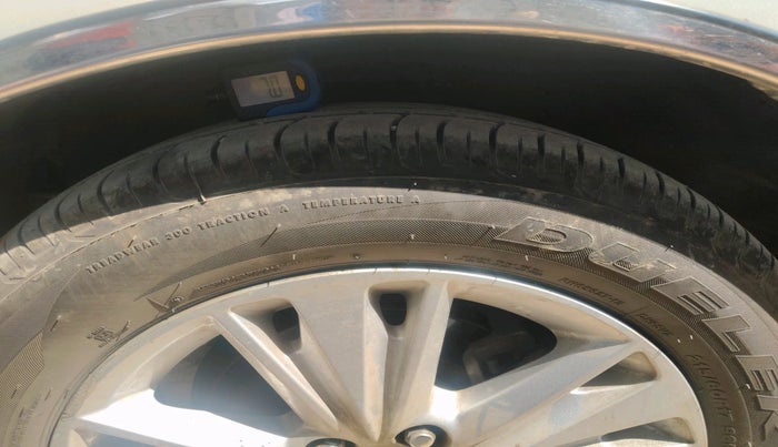 2019 Toyota Innova Crysta 2.4 ZX 7 STR, Diesel, Manual, 1,60,403 km, tyre