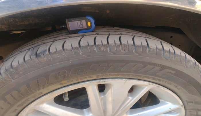 2019 Toyota Innova Crysta 2.4 ZX 7 STR, Diesel, Manual, 1,60,403 km, tyre