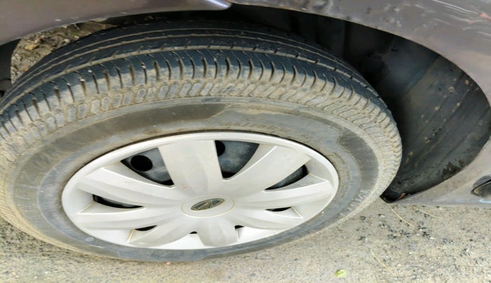 2011 Mahindra Verito 1.5 D6, Diesel, Manual, 73,293 km, tyre