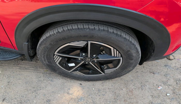 2024 Tata NEXON FEARLESS + DCA DUAL TONE 1.2 PETROL, Petrol, Automatic, 10,846 km, tyre