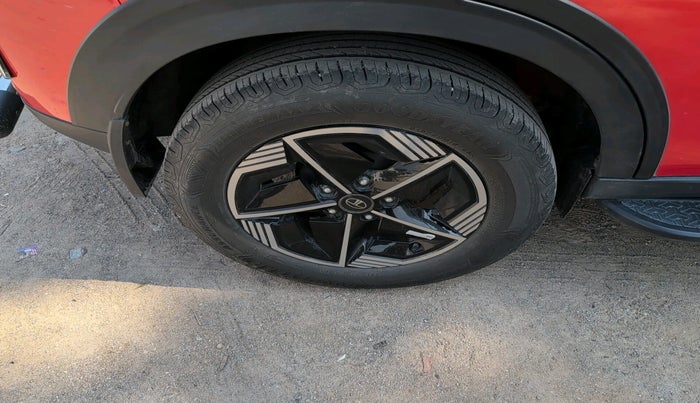 2024 Tata NEXON FEARLESS + DCA DUAL TONE 1.2 PETROL, Petrol, Automatic, 10,846 km, tyre