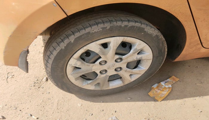 2014 Hyundai Grand i10 MAGNA 1.1 CRDI, Diesel, Manual, 1,08,409 km, tyre