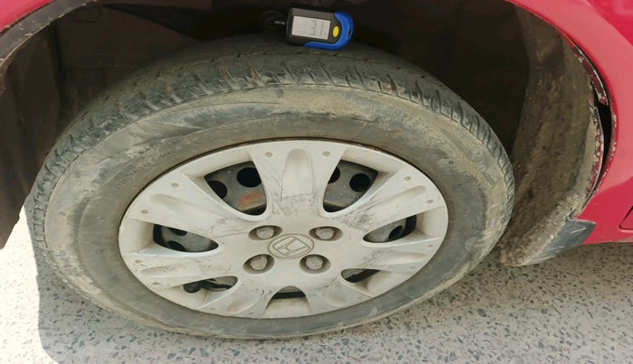 2013 Honda Brio S MT, Petrol, Manual, 1,11,754 km, tyre