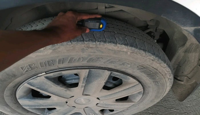 2016 Mahindra XUV500 W6, Diesel, Manual, 1,58,412 km, tyre