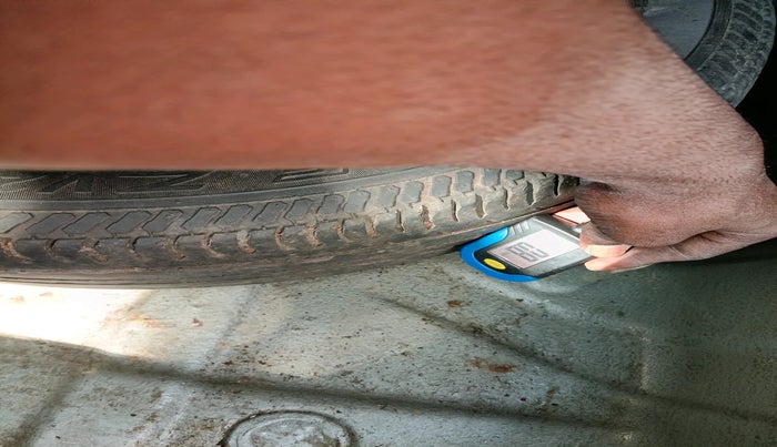 2010 Hyundai Verna TRANSFORM 1.5 CRDI, Diesel, Manual, 1,66,017 km, tyre