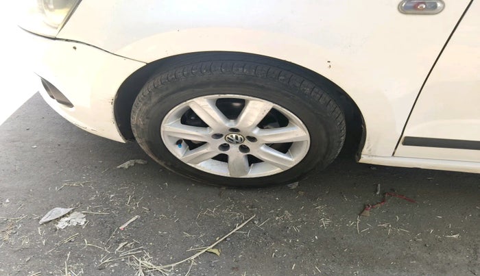 2011 Volkswagen Vento HIGHLINE DIESEL 1.6, Diesel, Manual, 1,24,240 km, tyre