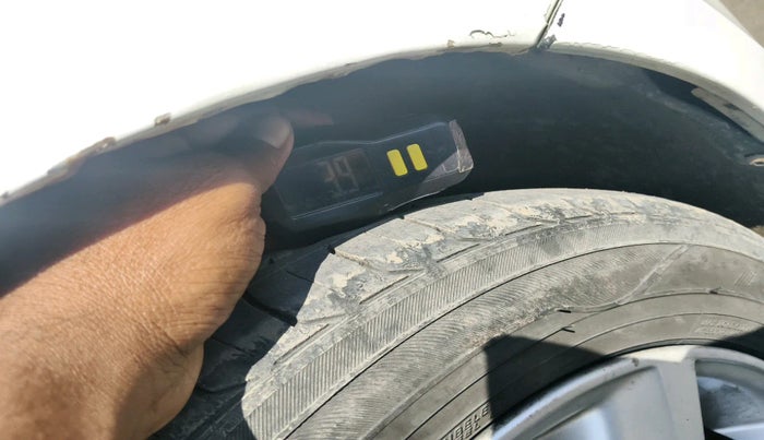 2011 Volkswagen Vento HIGHLINE DIESEL 1.6, Diesel, Manual, 1,24,240 km, tyre