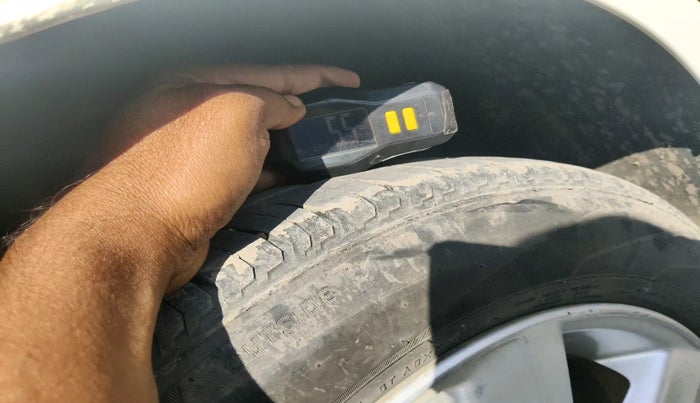 2011 Volkswagen Vento HIGHLINE DIESEL 1.6, Diesel, Manual, 1,24,240 km, tyre