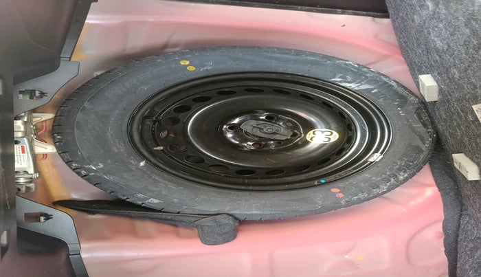 2022 Toyota Glanza V, Petrol, Manual, 23,312 km, tyre