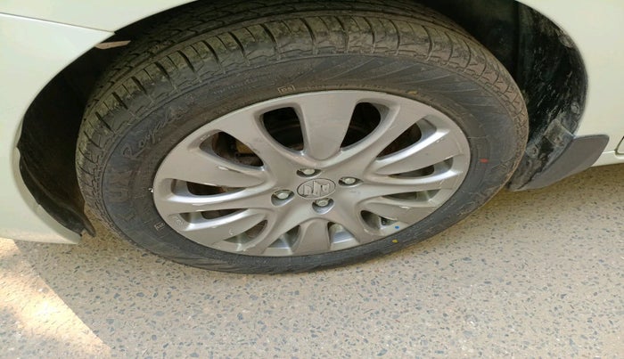 2017 Maruti Baleno ALPHA PETROL 1.2, Petrol, Manual, 82,673 km, tyre