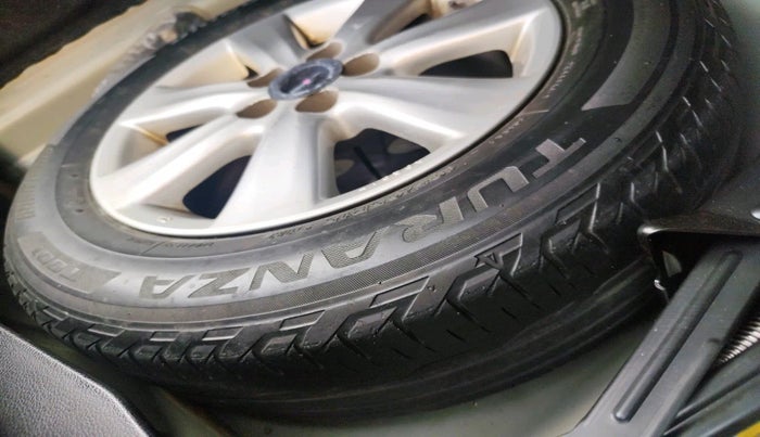 2015 Toyota Corolla Altis G DIESEL, Diesel, Manual, 1,11,060 km, tyre