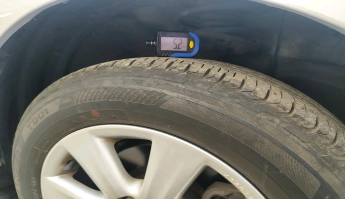 2015 Toyota Corolla Altis G DIESEL, Diesel, Manual, 1,11,060 km, tyre