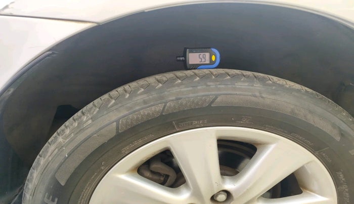 2015 Toyota Corolla Altis G DIESEL, Diesel, Manual, 1,11,060 km, tyre