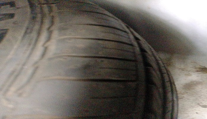 2021 KIA SONET HTK PLUS 1.2, Petrol, Manual, 1,12,119 km, tyre