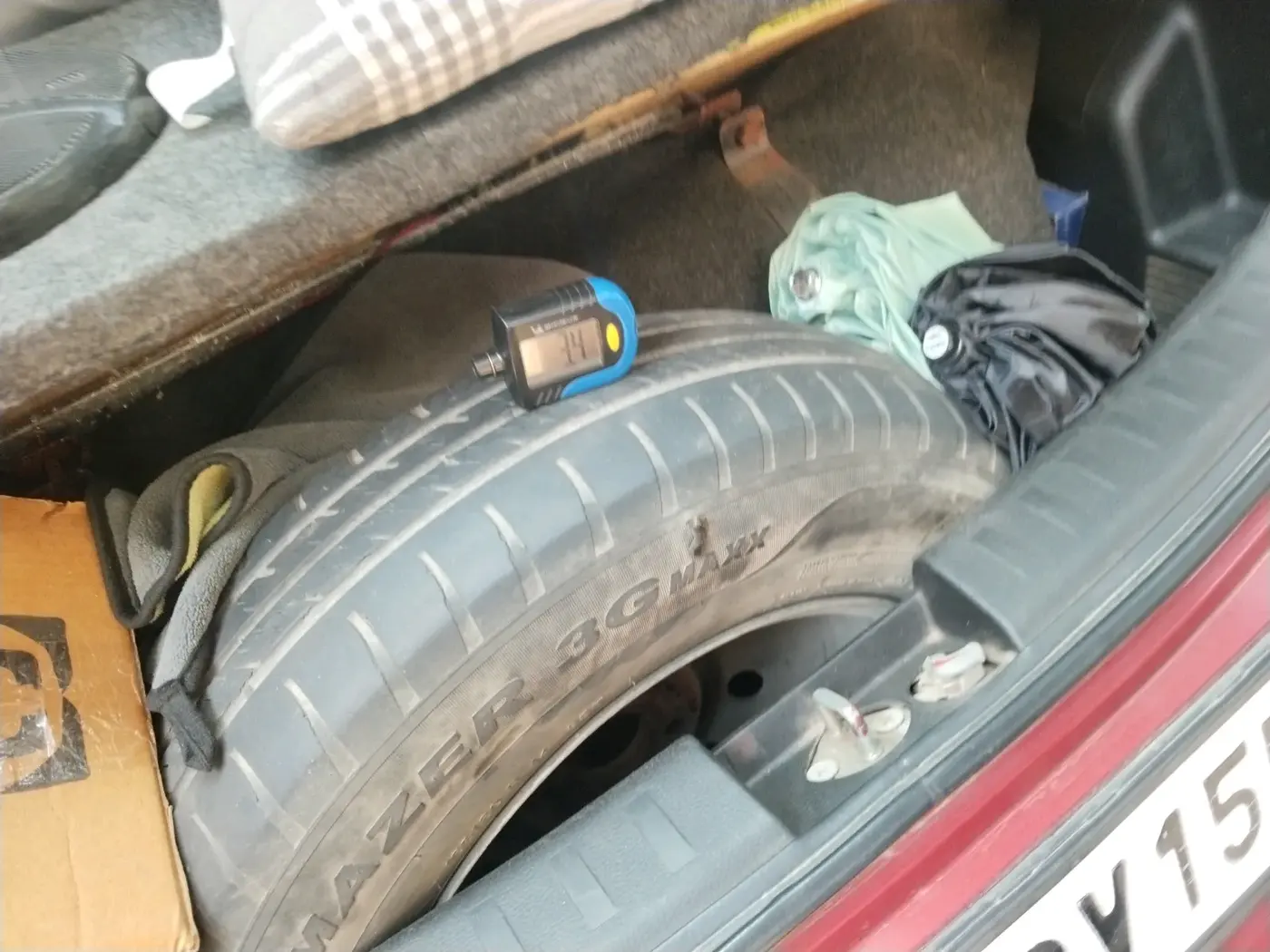 2012 Maruti Swift VXI, CNG, Manual, 89,000 km, tyre