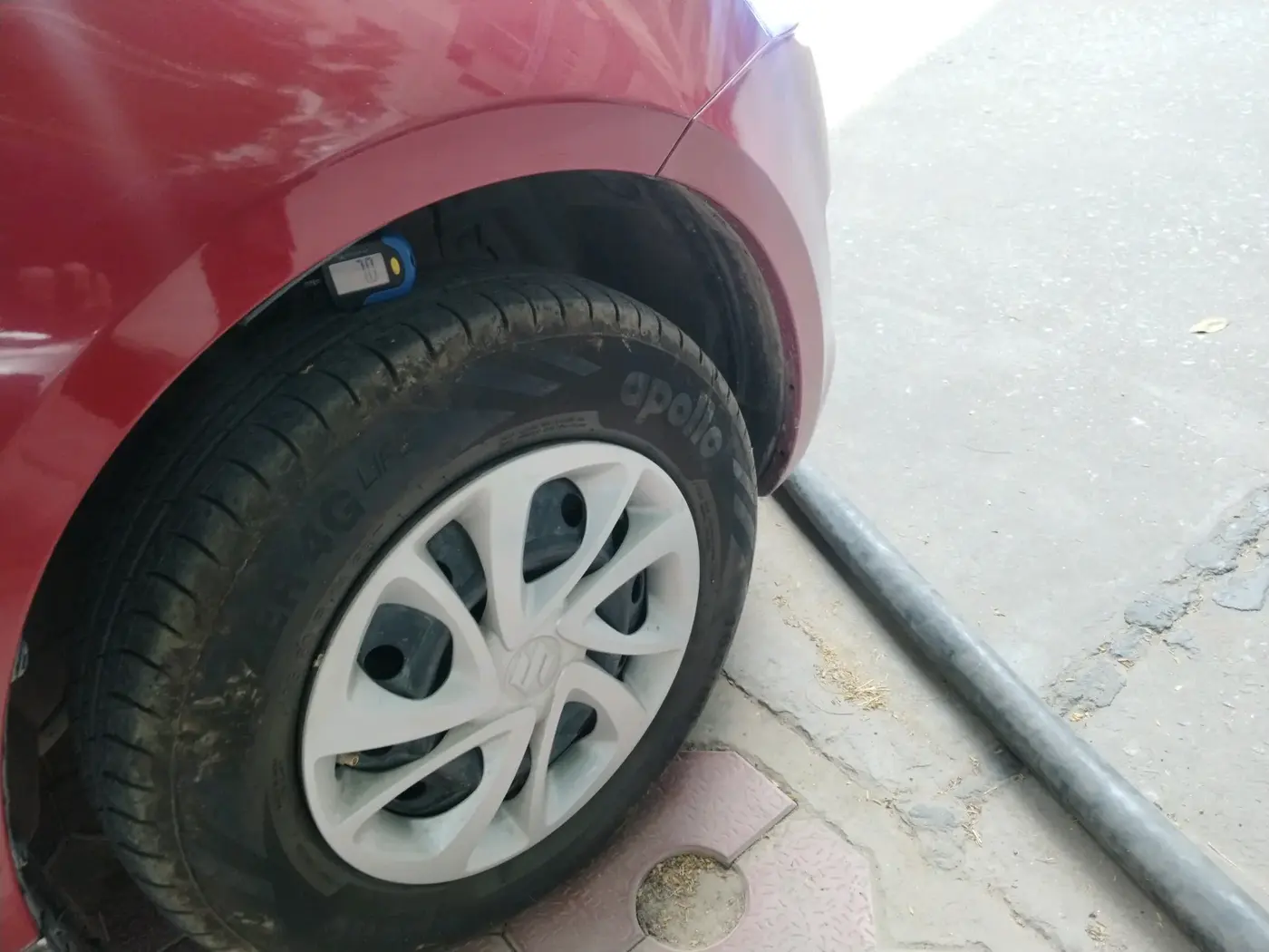 2012 Maruti Swift VXI, CNG, Manual, 89,000 km, tyre