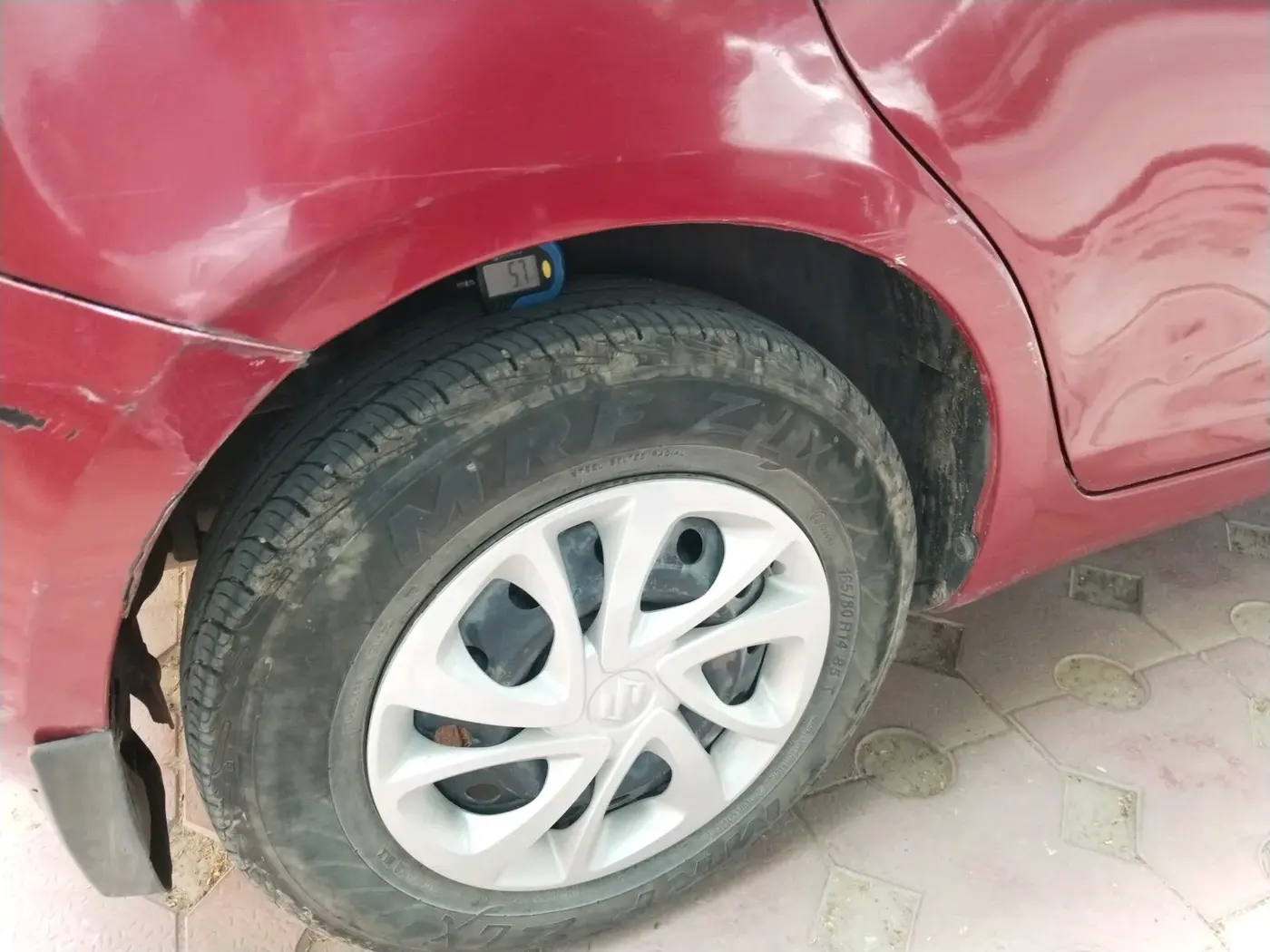 2012 Maruti Swift VXI, CNG, Manual, 89,000 km, tyre
