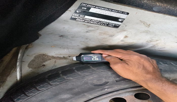 2014 Fiat Punto EVO ACTIVE 1.3 MULTIJET, Diesel, Manual, 1,03,963 km, tyre