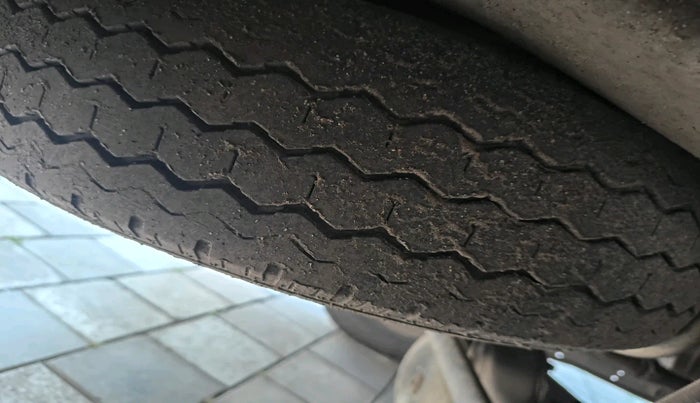 2011 Maruti Eeco 5 STR WITH A/C+HTR, Petrol, Manual, 1,38,462 km, tyre