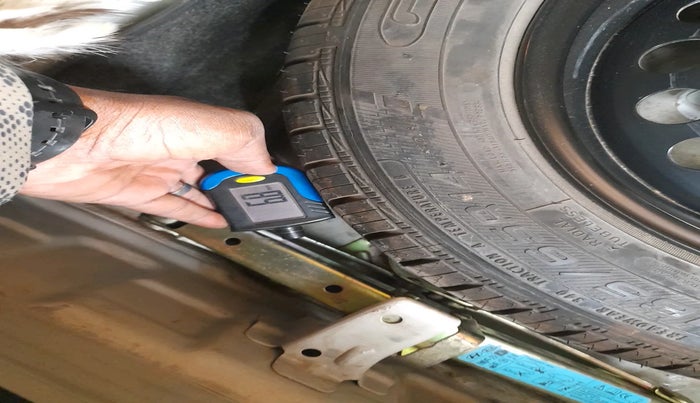 2018 Hyundai Grand i10 ASTA 1.2 KAPPA VTVT, Petrol, Manual, 1,11,868 km, tyre