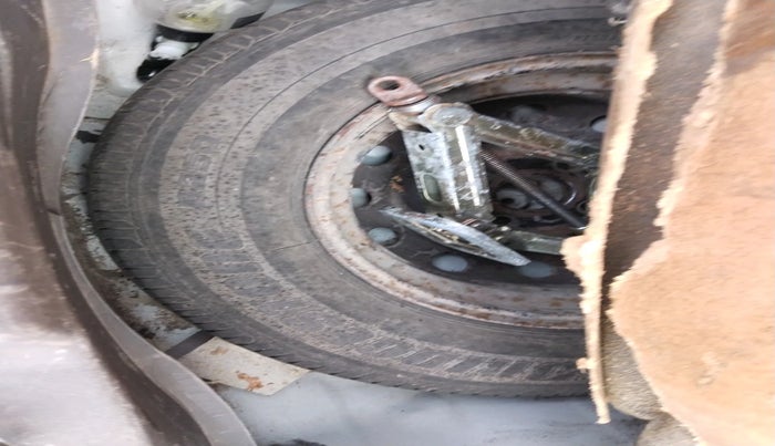 2013 Hyundai i10 MAGNA 1.2, Petrol, Manual, 98,659 km, tyre