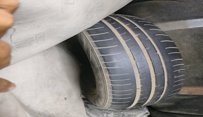 2018 Hyundai Eon 1.0 KAPPA ERA +, Petrol, Manual, 1,03,967 km, tyre