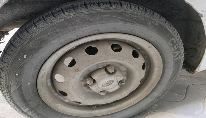 2018 Hyundai Eon 1.0 KAPPA ERA +, Petrol, Manual, 1,03,967 km, tyre